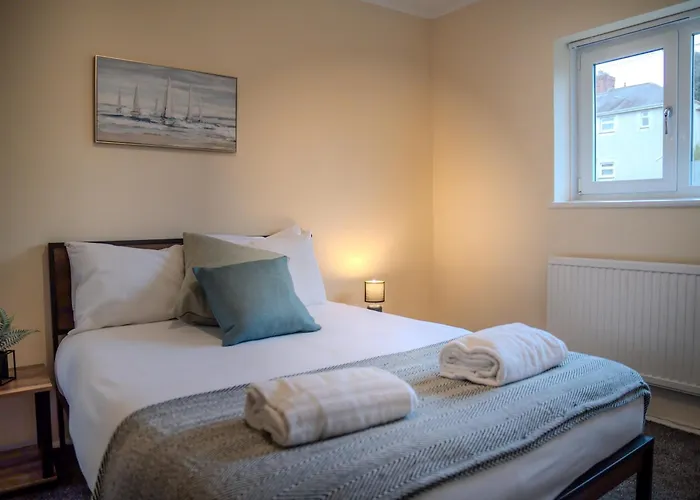 Spacious 4-Bedroom Home With Free Parking - Ideal For Those Working In Swansea