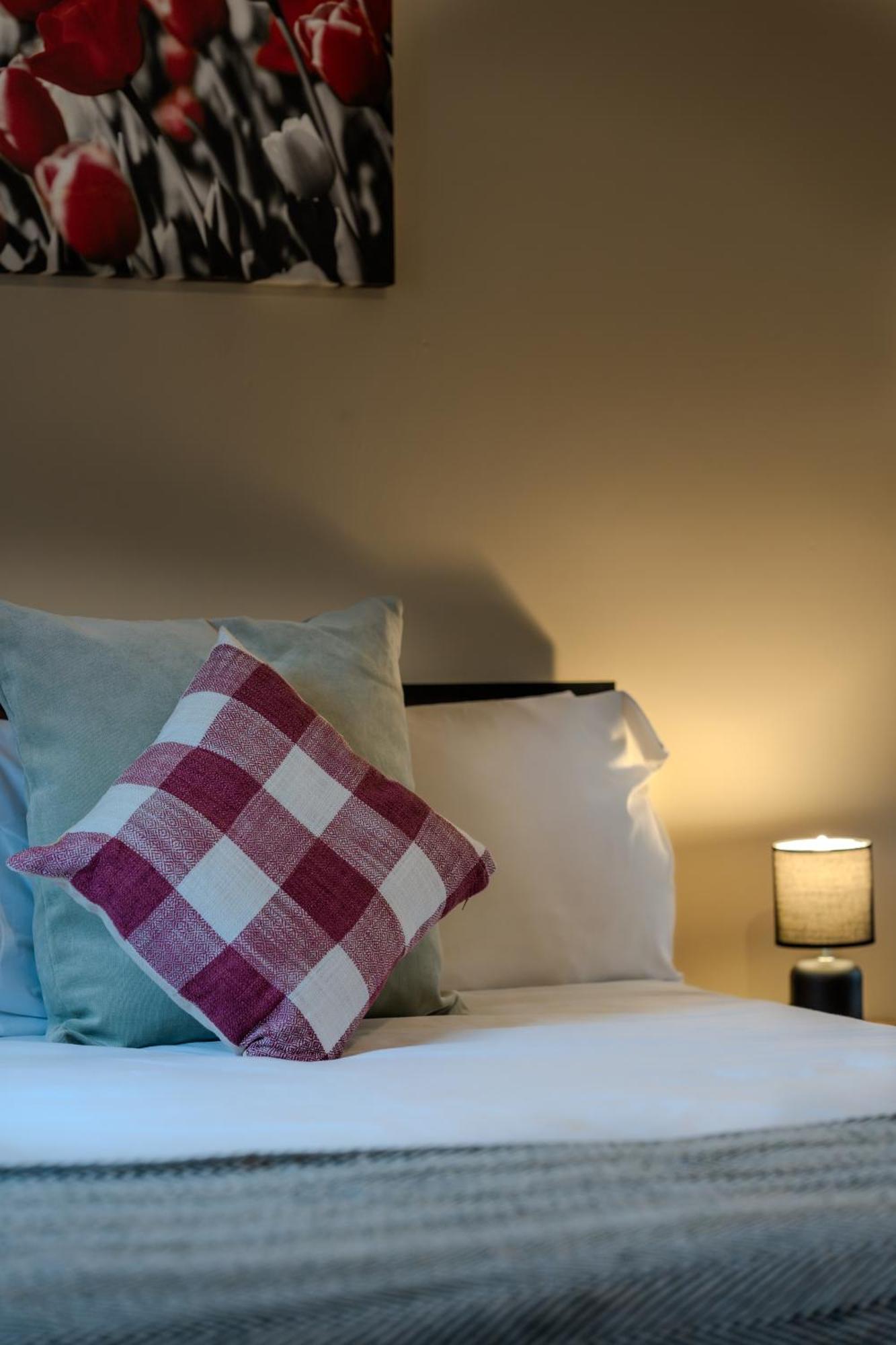 Spacious 4-bedroom With Free Parking - Ideal For Those Working In Ferienhaus Swansea