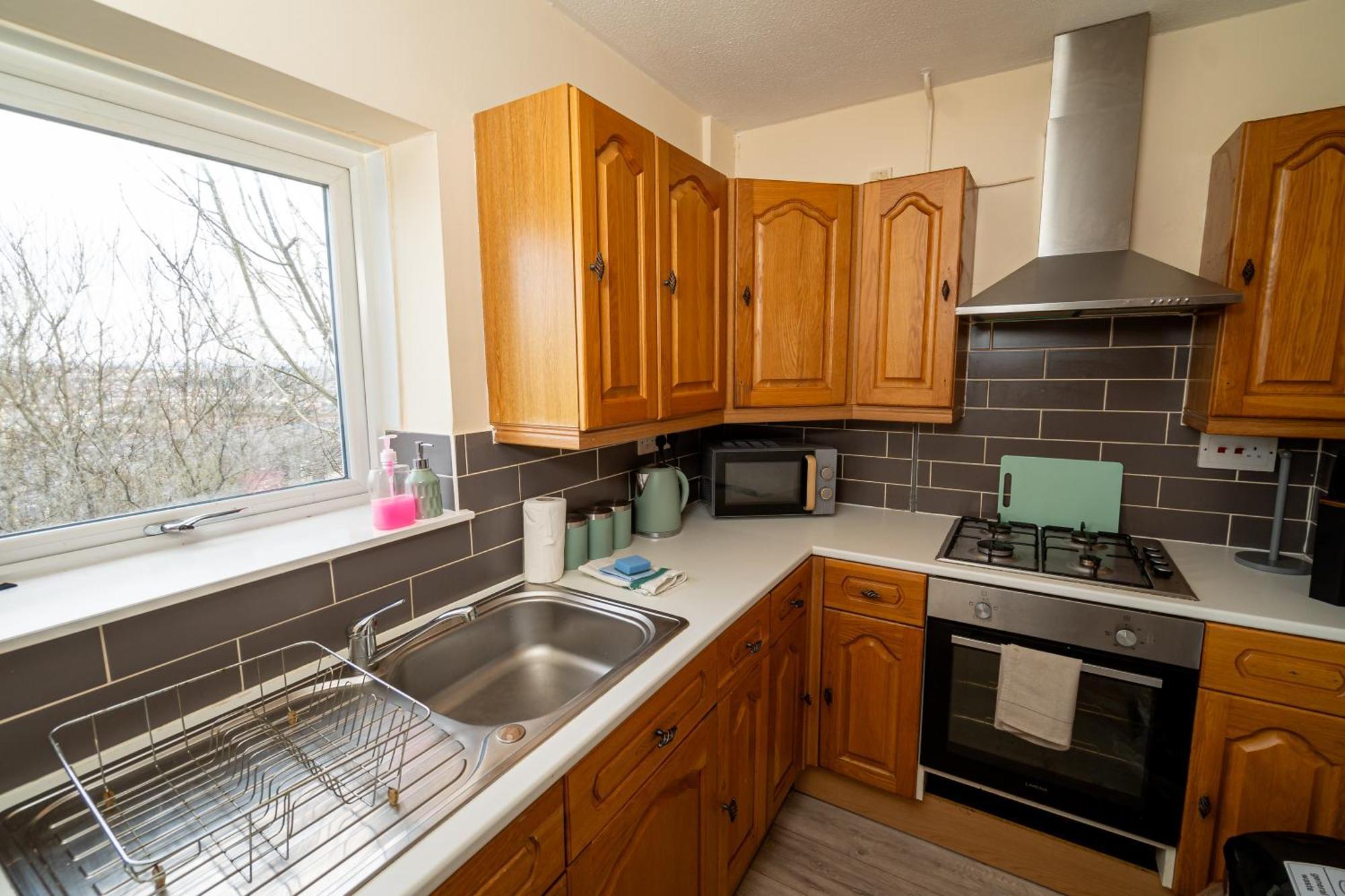 Ferienhaus Spacious 4-bedroom With Free Parking - Ideal For Those Working In Swansea